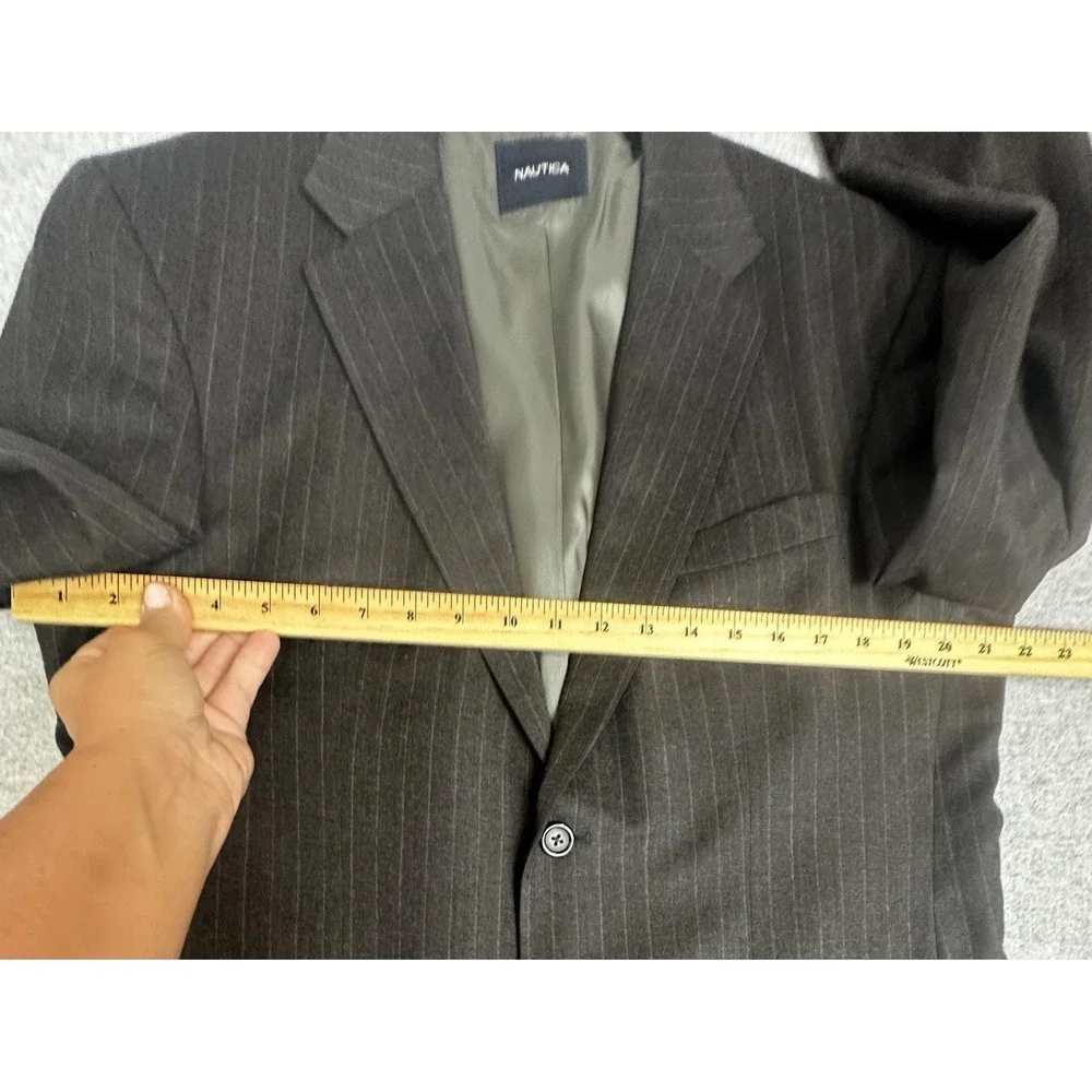 Nautica Blazer Mens 40R Charcoal Gray Pinstripe Wool Two Button Center‎ Vent
